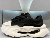 Adidasi adulti mărimi diferite