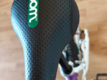 Bicicleta WOOM 3, mov, pentru copii de 4&ndash;6 ani (&icirc;nălțime 105&ndash;120 cm)