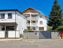 Casă 5 camere renovată 2025, curte+parcare