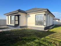 De casa pe parter &ndash; 3 camere, 2 bai, teren 376 mp