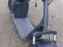 Scuter electric &icirc;n stare bună de funcționare