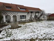 Casă de v&acirc;nzare cu teren generos &ndash; la doar 15 minute de