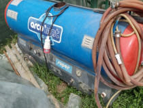 V&acirc;nd pomp&atilde; de sp&atilde;lat utilaje