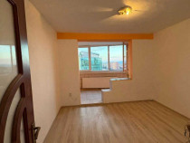 Apartament de 3 camere zona VLAHUTA,