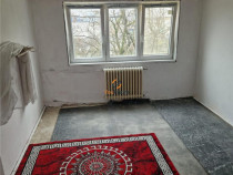 Garsoniera etaj 2 zona Stadion Cerna