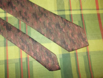 Cravata Trevira cu dimensiunea de 8.2 cm / 136 cm. In stare