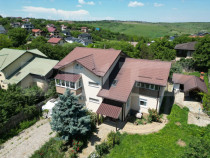 Casa cu 7 camere, 400 mp, 1500 mp de teren, Breazu