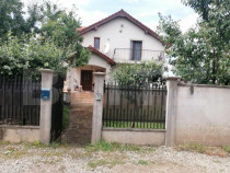 Casa 4 camere, 250 mp utili, o bucatarie, 3 bai si garaj Zon