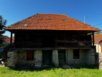 Casa de lemn si teren de 1000 Mp Uric, Hunedoara