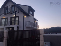 Vila de 9 camere , zona Sanpetru