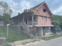 Casa si curte 560m Pietrarii De Sus, Valcea