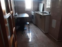 Inchiriez apartament 3 camere Micro XIV