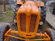 Vând tractor fiat 411r