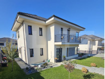 Casă individuală 140 mp, teren 700 mp, panouri solare, în