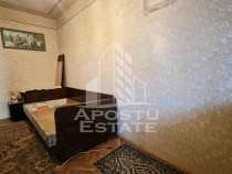 Apartament cu 3 camere, centrala proprie, etaj 3, zona Dacia