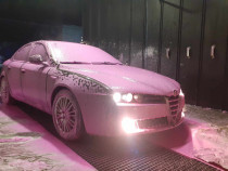 Vând alfa romeo în stare foarte bună