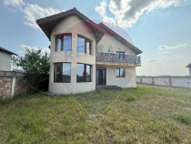 Casă / Vilă cu 4 camere de vânzare în zona Ghercesti