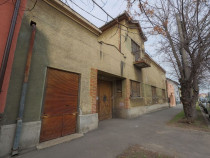VILĂ INTERBELICĂ CU TEREN GENEROS ȘI SPAȚIU COMERCIAL...