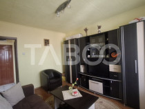 Apartament 3 camere de vanzare decomandat 50 mp zona Vasile