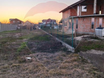 Teren langa Scoala Gimnazial Fantanele 600 mp cu acces la...