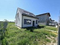 Vila de vanzare - 4 camere - 2 bai - 430 mp teren - Bucatarie mobilata