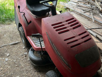 Tractoras de taiat iarba