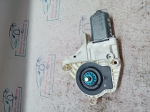 Motoras macara dreapta fata Audi A4 B8 2012