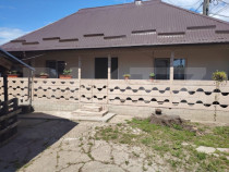Casă de v&acirc;nzare, cu 3 camere, 105 mp, zona Braiesti