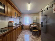 Apartament cu 3 camere, decomandat, zona Parcul Teilor