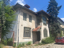 Casa boiereasca D+P+1, 380mp utili, zona Centrala