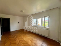 Apartament 2 camere,etaj 2,centrala proprie,zona Lipovei