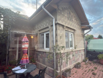 Casa de vanzare 5 camere + dependente