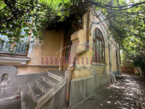 Teren 460mp cu imobil arhitectura neoromaneasca - Victori...