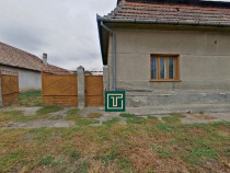 Casă tradițională cu teren generos în Secusigiu, județul Arad