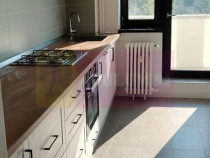 Vanzare apartament 3 camere in zona Unirii-Dambovita