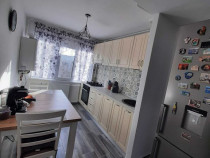 Apartament 4 camere renovat complet – Micro 16, Galați...