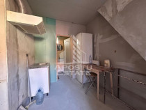 Apartament cu 1 camera la curte comuna cu putini locatari...