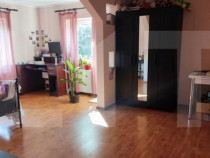 Casă modernă cu terasă și curte amenajată, centru Berce