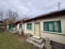 Casă solidă din cărămidă cu teren generos &ndash;Gura Ocnit