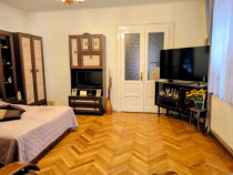 Apartament 3 camere, decomandat - zona Schei