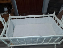 Leagăn din lemn pentru bebeluși