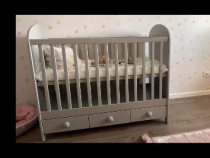 Pătuț și scaun-masă bebe