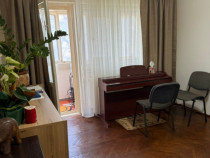 Apartament 3 camere, 70 mp, decomandat – Zona Centrală /