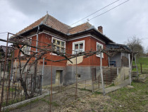 Casă + anexe gospodărești pe teren generos în Rediu, com