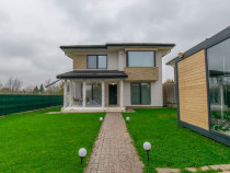 Vilă modernă cu vedere la lac, minicomplex inchis