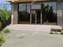 Spatiu comercial cu vad 132 mp utili si 6 locuri de parcare