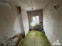 2 garsoniere adiacente la rosu pe Calea Grivitei, etaj 4