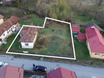 Casă si teren de v&acirc;nzare in Leresti la super preț