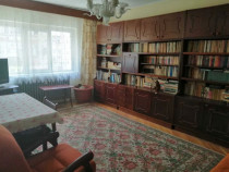 Apartament 3 camere, etaj 2, Piața Centrală &ndash; 2 băi și balcon