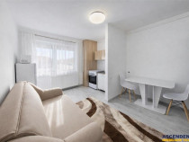 Garsoniera practica,Central: vis-a-vis de Universitatea Tran